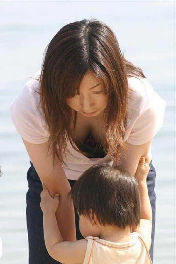 ujbw0299's tweet photo. 人妻のチラリを厳選投稿中 https://t.co/D3bafV2rYK