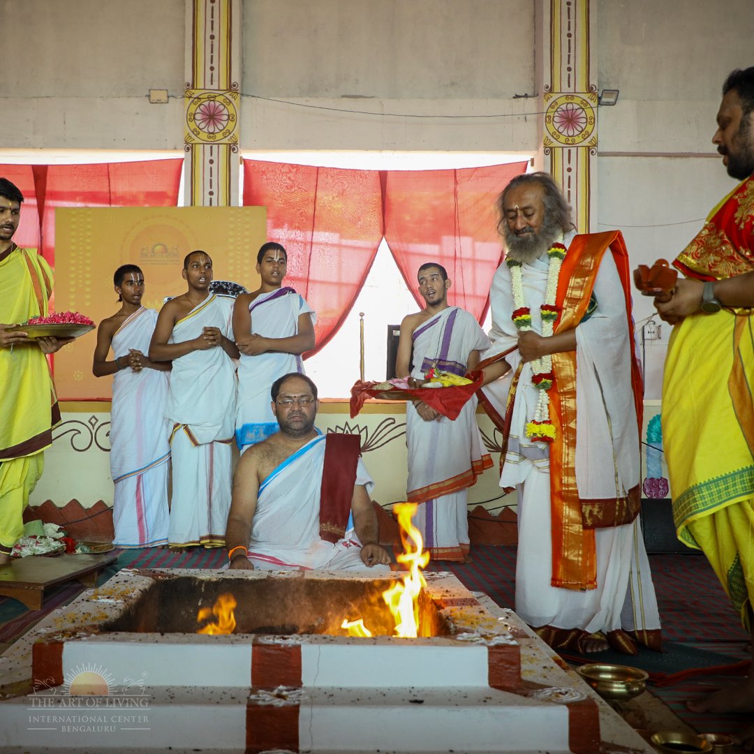 Glimpses from the Rama Tarak Homa in presence of Gurudev @SriSri, on the auspicious occasion of Ram Navami 2024.