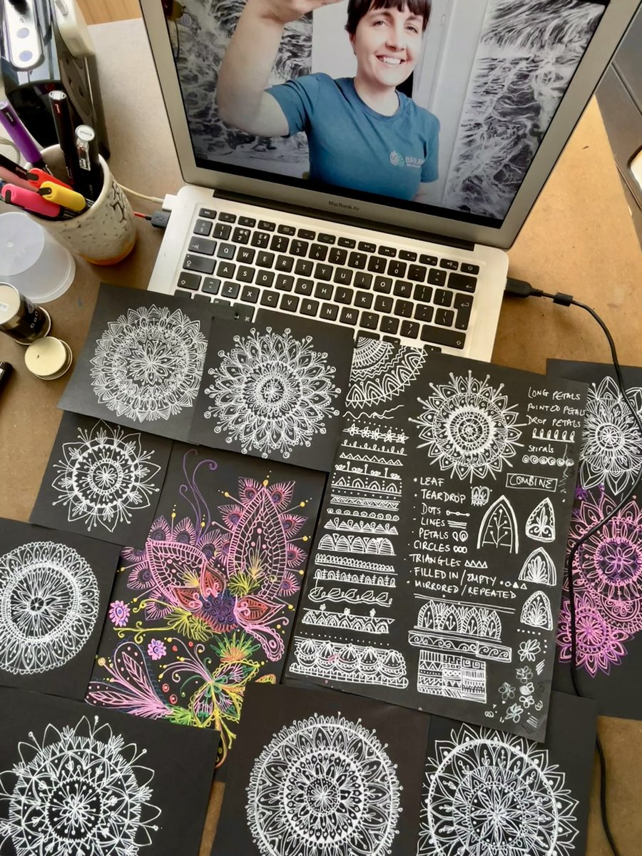 I lead weekly online drawing activities ✍️🎨 for #NHS Staff at Guys & St Thomas’s Hospital @GSTTnhs for @BreatheAHR. #BreatheCreativeBreaks to reduce anxiety, refocus, rest & recharge. Designing mandalas today #MentalHealth #wellbeing #flow #nhs #drawing