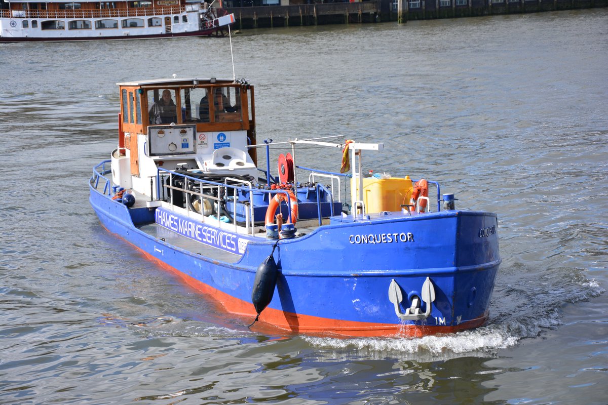 Visiting motorboats, Haines 'Beaufort' and Sessa 'So You Say' locked in this afternoon, with Thames Marine Services Ltd fuel Conquestor #skdmarina #skdocks #londonmarina #welcome #SeaYouSoon