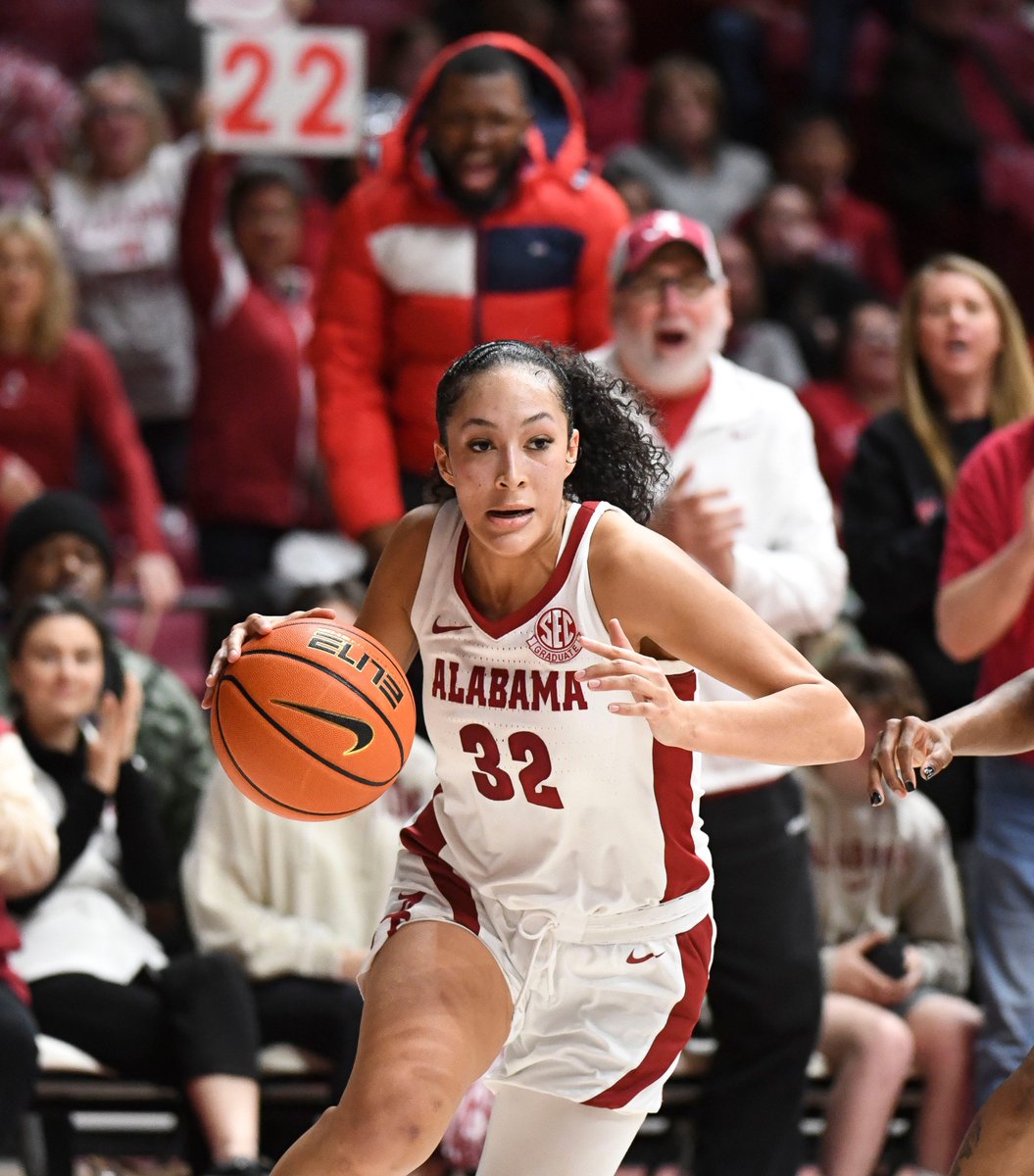 Alabama senior guard Aaliyah Nye entered the transfer portal Wednesday night. She averaged 14.1 points and 3.1 rebounds per game, and shot 41.7 percent on three-pointers this season. Nye has “do not contact” tag.