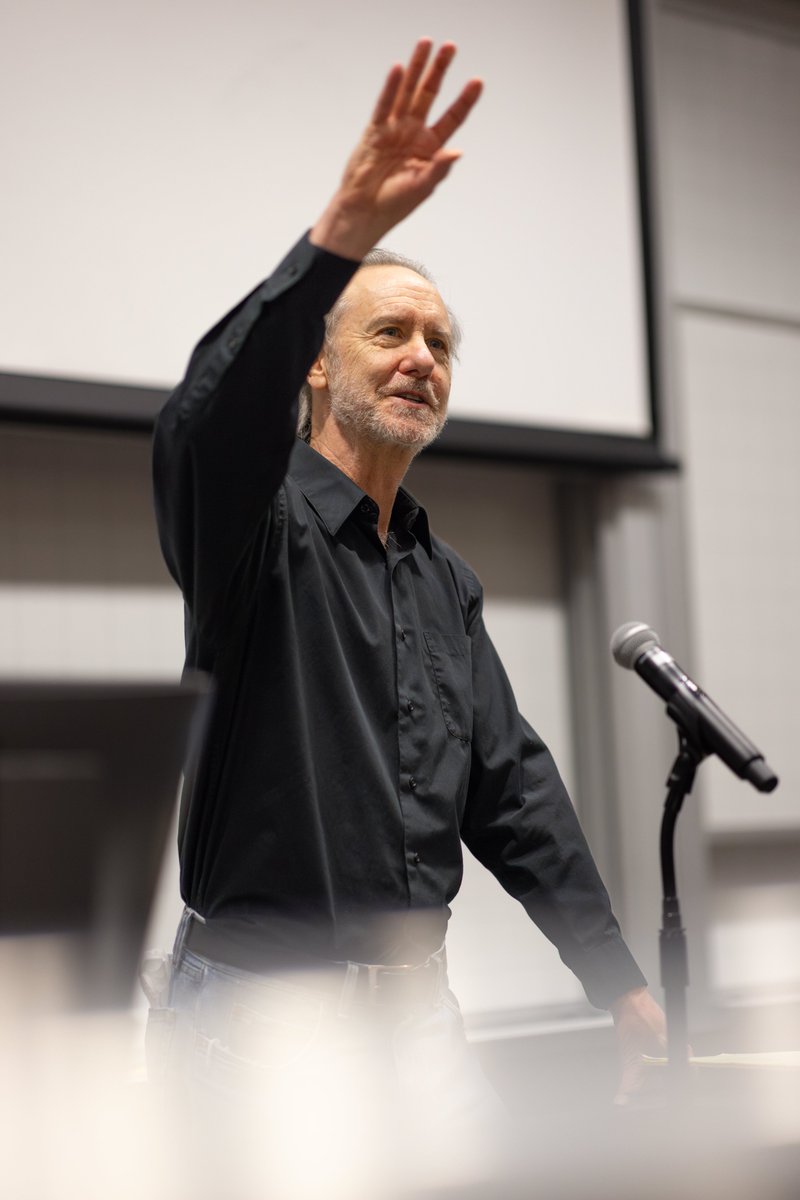 Last week, our students, staff, and faculty were able to listen and speak to critically acclaimed and award-winning American poet, short story writer, and novelist Ron Rash in an intimate setting.

#uvawise