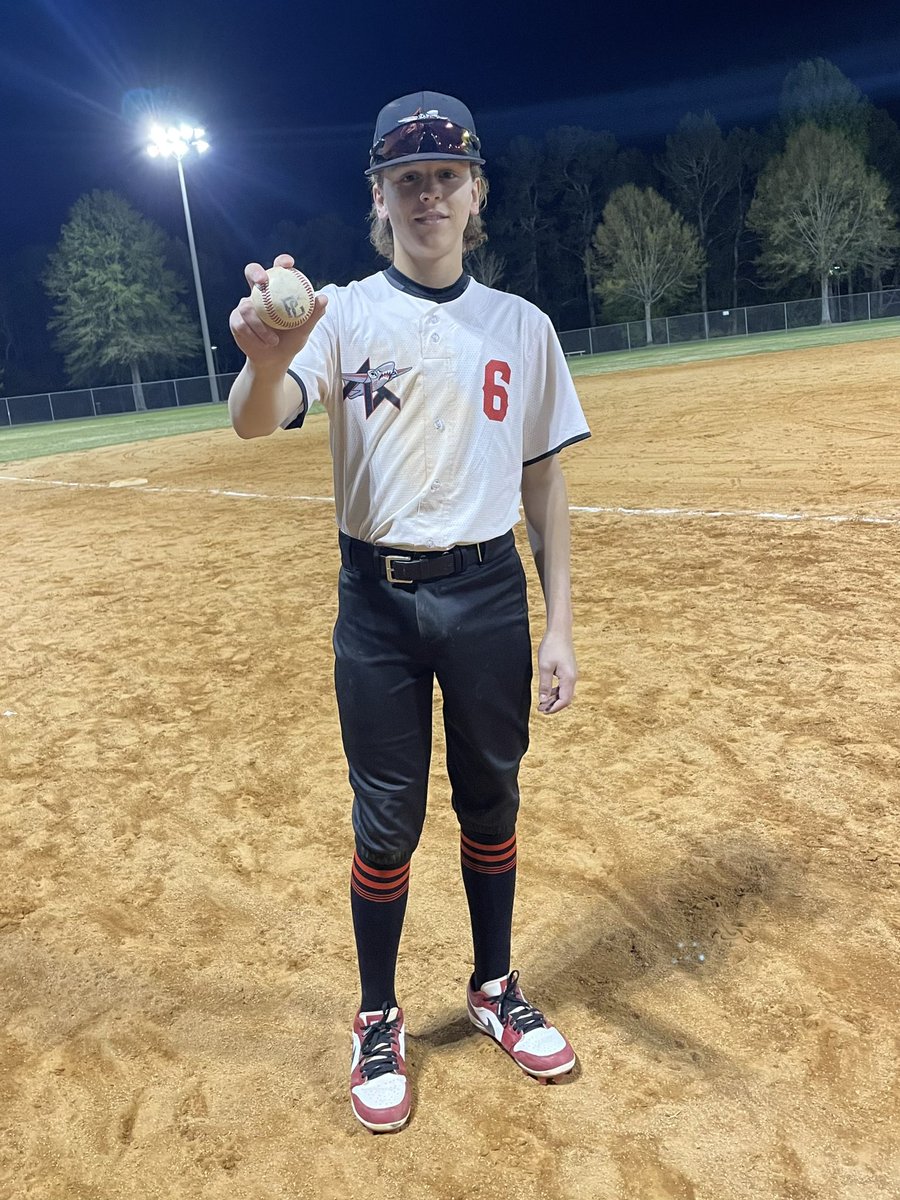 GriffinGandee's tweet photo. ZT Bombers 13 U bomb #2 https://t.co/wk0mhFr7py