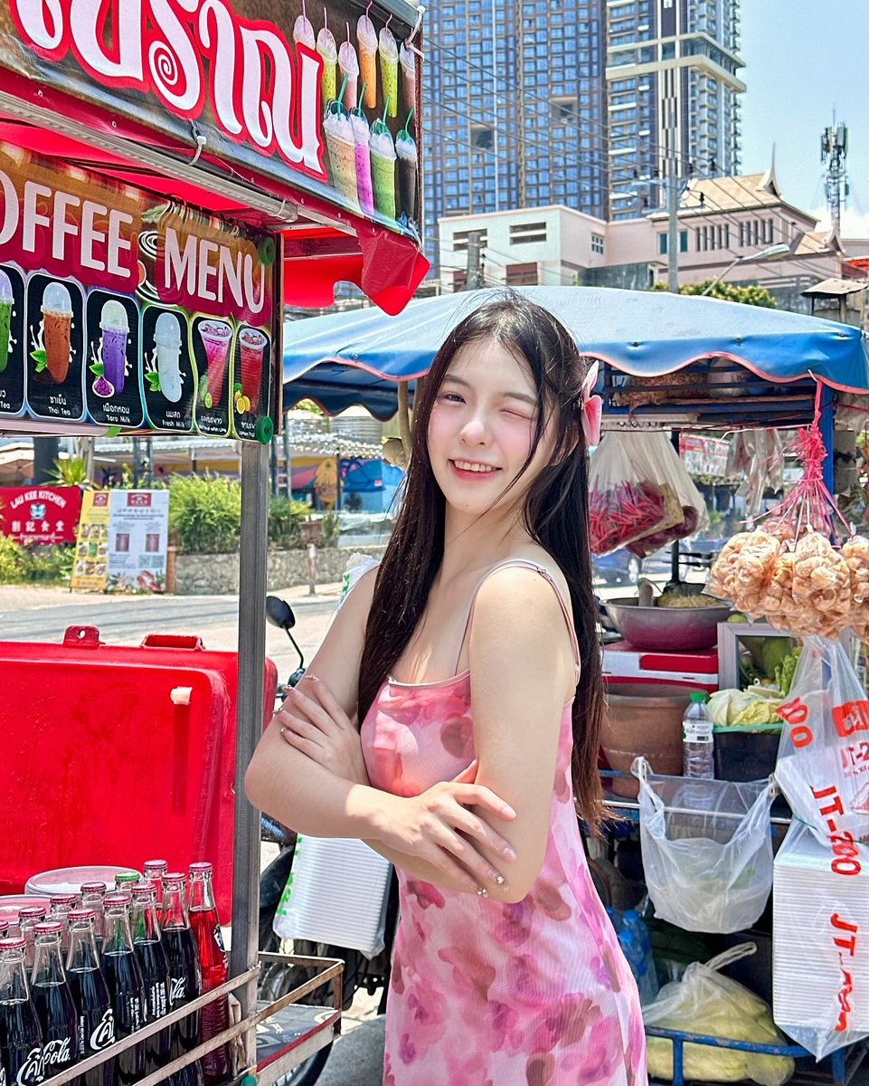 gracebnk48thfc's tweet photo. [IG UPDATE]
🌺🐚🪸
แค่ซื้อน้ำทำไมต้องเดือด haha
#GraceBNK48​ #BNK48
#BNK48_16thSingle
#BNK48_KissMe
#vocationtime
https://t.co/gGg9lXUsWF https://t.co/CRZ5q7eul9