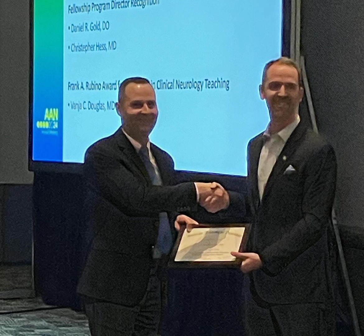 Congratulations to our Movement PD Dr. Hess for winning the AAN Residency-Fellowship PD Recognition Award! This is the third consecutive win for UF, following former NCC PD @marcalainbabi and residency/stroke PD @neurochristina - we're on a roll! @UFMDFellowship @UFMDC @UFHealth