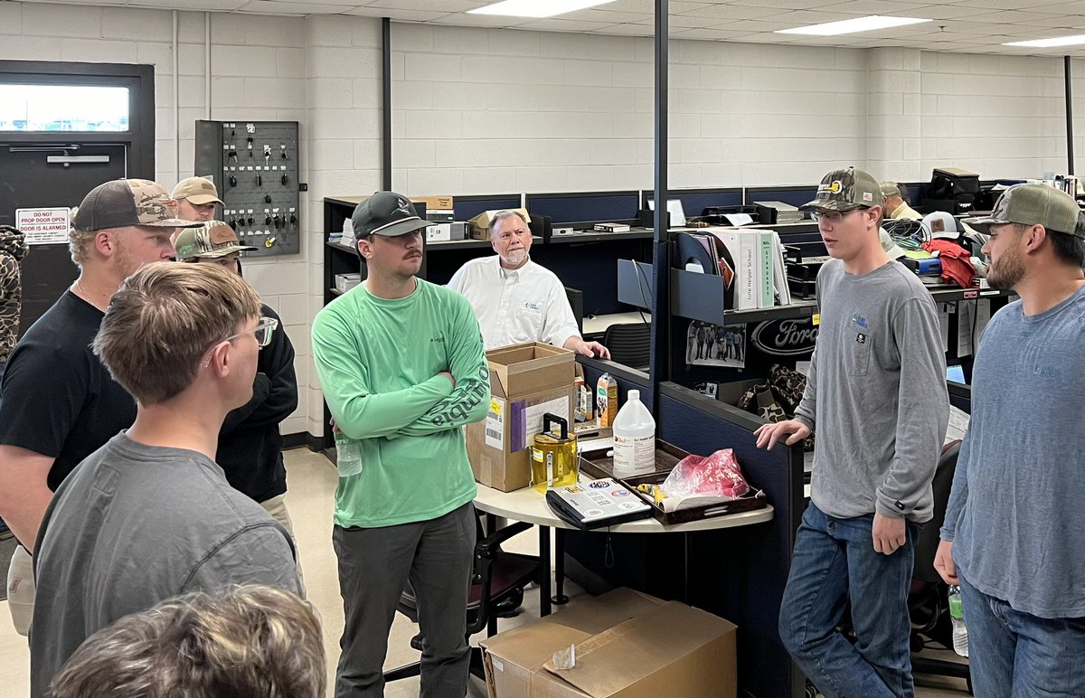 Hard to imagine a better way to celebrate National Lineworker Appreciation Day than for @tctcedu Power Line Certification students to visit the @DukeEnergy Ops center in Anderson.

This $30,000 grant strengthens our partnership in support of future lineworkers. #ThankALineworker