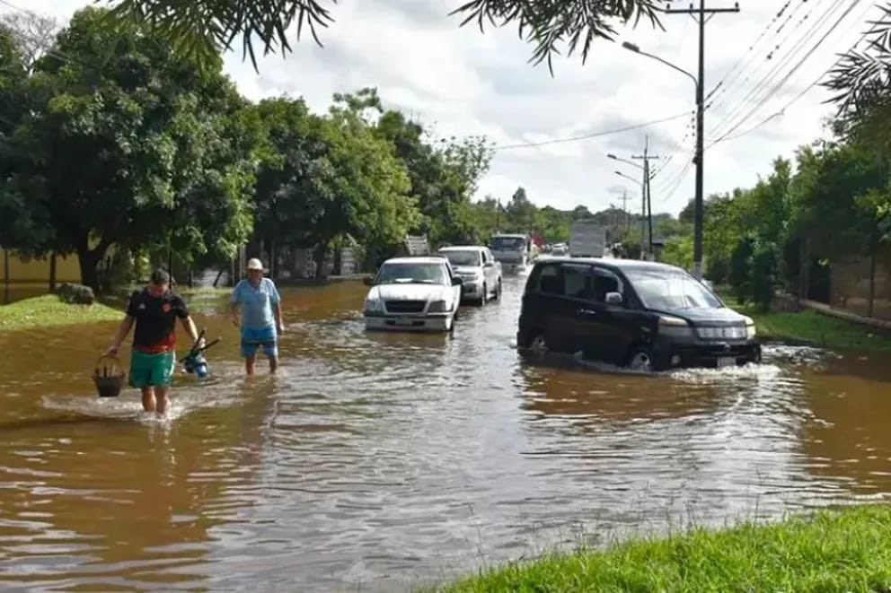 🇵🇾 Más de 1500 familias del departamento de Ñeembucú, Paraguay, se vieron afectadas por inundaciones, producidas por las fuertes lluvias que han azotado durante los últimos días diversas regiones del país, según la Secretaría Nacional de Emergencia (SEN).