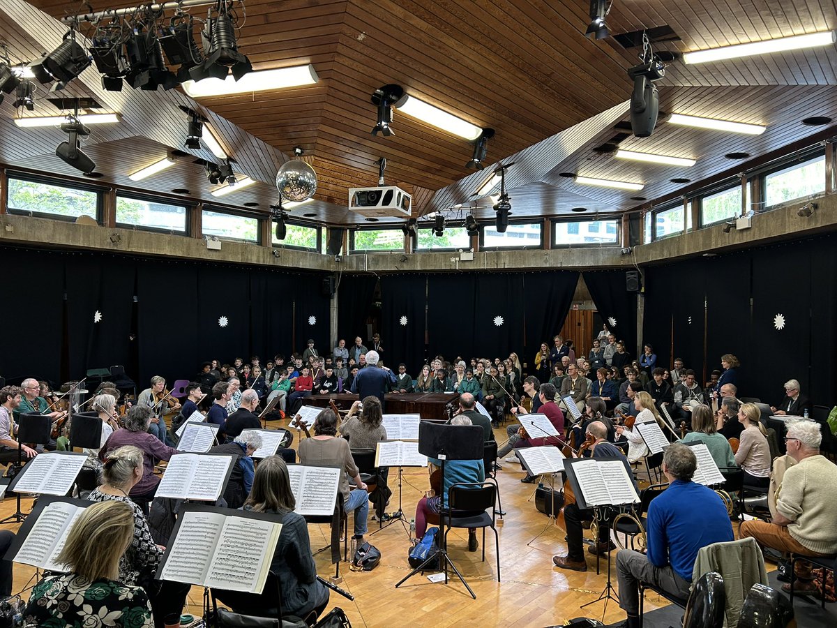 András Schiff, one of the greatest pianists of his generation, rehearsing with @theoae in @Acland_Burghley. Here yesterday with pupils from across Camden.

On tour from today @AnvilArts, @glasshouseicm, @SaffronHallSW & @BrittenPears, before 3 nights @southbankcentre next week.