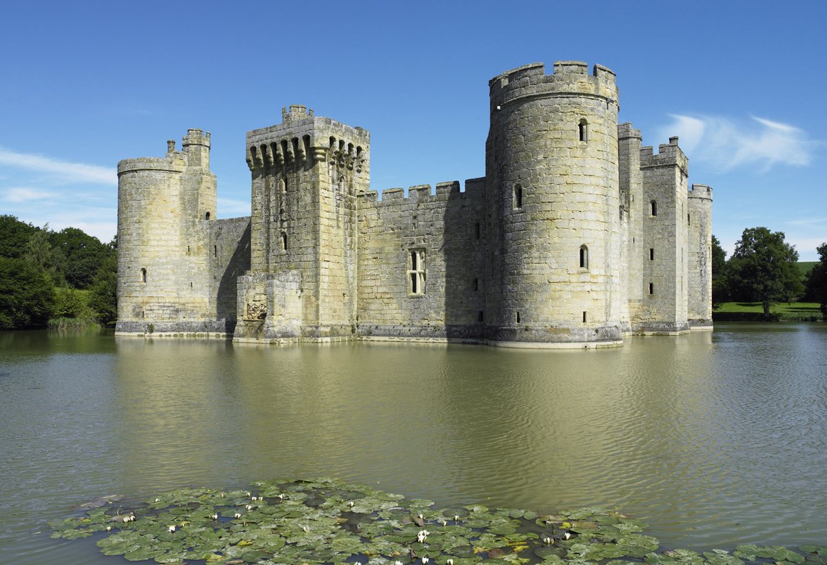 Today is #WorldHeritageDay! 14th-century Bodiam Castle is one of Britain's most picturesque and romantic ancient monuments - don't you agree? We'd love to see your photos of the castle. Please share them in a reply to this post.🏰 📸©National Trust Images/Matthew Antrobus