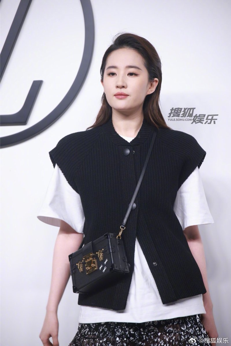 [240418] House Ambassador Liu Yifei during photocall sessions at Louis Vuitton Women’s Voyager Show

— #LiuYifei #刘亦菲 #CrystalLiu #LVPREFALL24