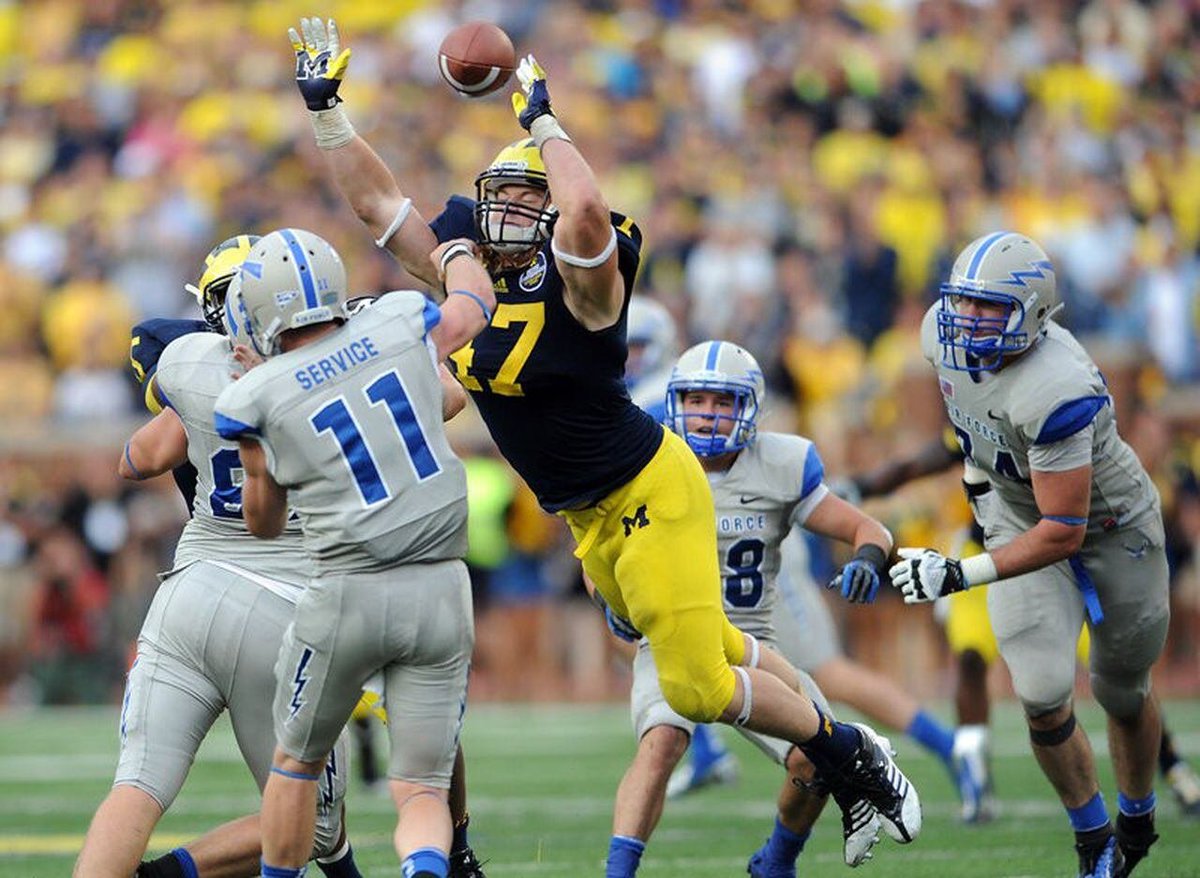 🤑 On this date in 2020....   

   Jake Ryan signed a 1-year, $985,000 contract with the Baltimore Ravens! 💰   

〽️ 2010 - 2014
*Linebacker #47  
#GoBlue 
@JakeRyan_47