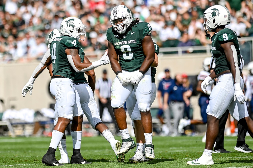 Michigan State defensive lineman Simeon Barrow Jr. has entered the transfer portal, @On3sports has learned. The grad transfer has racked up 110 career tackles, 18.5 TFL and 10.5 sacks. He's also forced two fumbles. on3.com/transfer-porta…