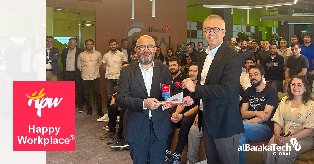 AlbarakaTech's tweet photo. Mutluluk paylaşıldıkça çoğalır.😊

Happy Place to Work ödülünü ikinci kez kazandığımızı gururla paylaşıyoruz. Çalışanlarımızın mutluluğunu ve iş memnuniyetini en üst düzeyde tutmaktaki başarımızı taçlandıran ödül, @turkerbas  tarafından Genel Müdürümüz @TugluAli’ye takdim edildi. https://t.co/UCG2ioICWS