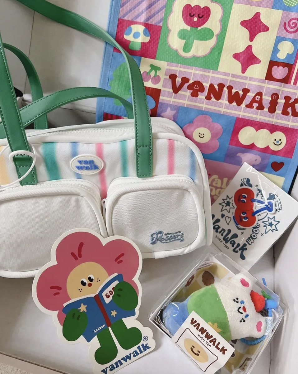 babwhee_'s tweet photo. hii all 

would anyone be interested in this vanwalk bag? 

brand new, never used pa, complete inclusions, super good quality as well

price on tiktok: P 1839
selling price: 1200 (negotiable) 

rfs: want the yellow one 

wts lfb vanwalk bag standoil dupe matcha green https://t.co/bFDTVk5vjf