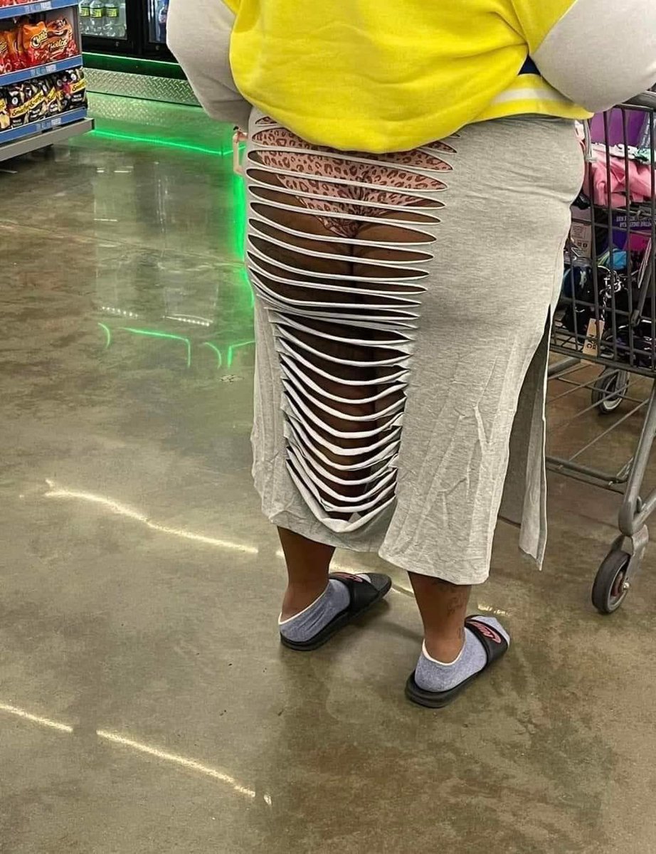 girl close them blinds 😭😭🤦🏽‍♂️