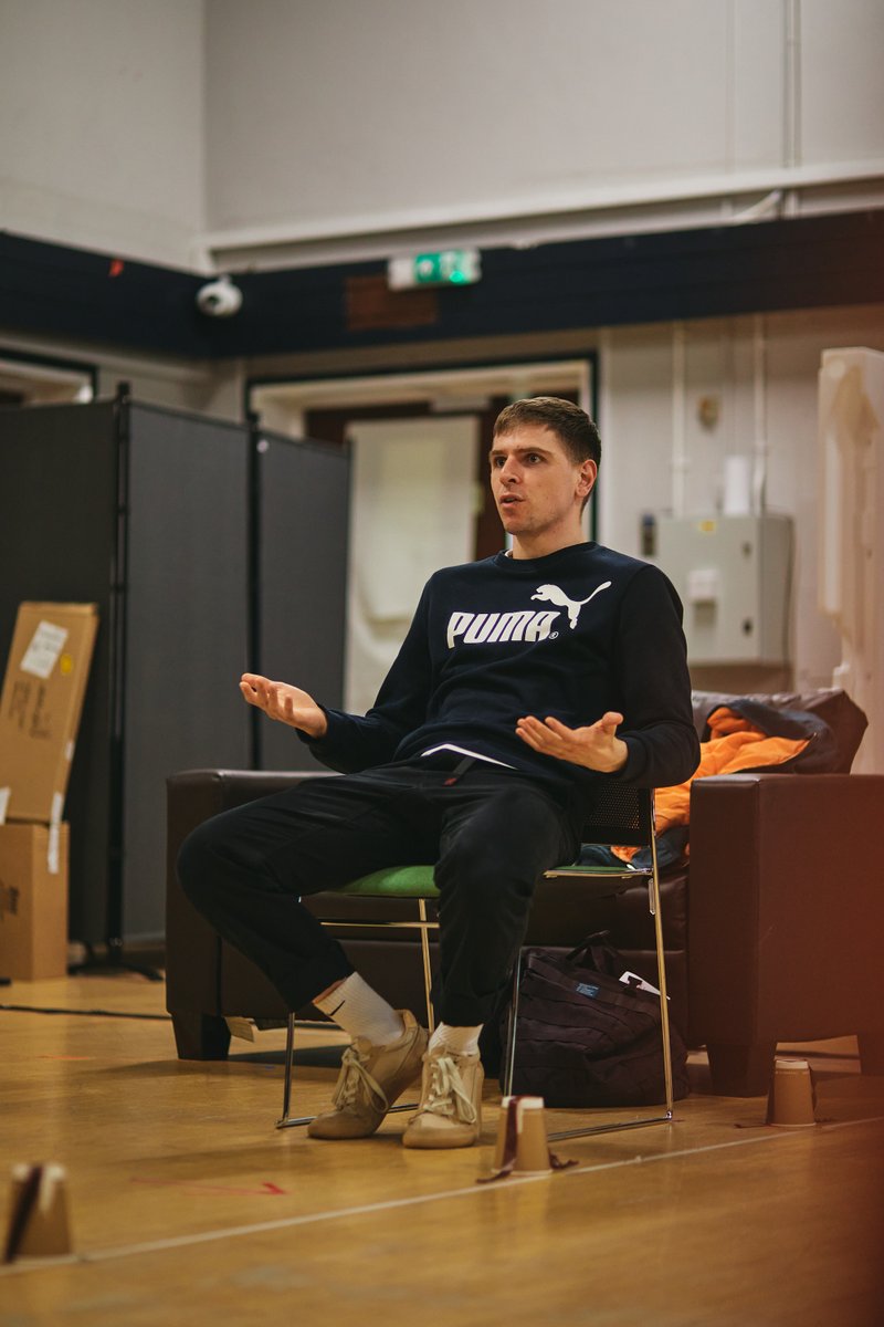 “You know he’s completely smitten... mmm, Sarah, it’s so 𝘢𝘮𝘢𝘻𝘪𝘯𝘨 how you negotiated those 𝘥𝘪𝘧𝘧𝘪𝘤𝘶𝘭𝘵 moral dilemmas.” Here's a look into the rehearsal room for #MultipleCasualtyIncident 📸 theyardtheatre.co.uk/multiple