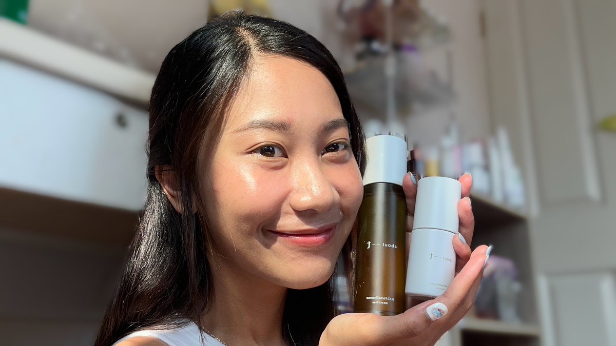 paniixreview's tweet photo. อวยสกินแคร์น้องใหม่ในกรุหน่อยคับ about t  🤌🏻✨ ตอนนี้ใช้น้ำตบ+เซรั่ม ใช้ได้ทั้งเช้าเย็น นี่รู้สึกว่าผิวชุ่มชื้นขึ้น แล้วก็แข็งแรงขึ้น เหมือนน้องไปลดการระคายเคืองใดใด แล้วก็เสริมเกราะให้ผิวด้วยคับ ชอบมั่ก ตอนนี้ใช้ทุกวัน ที่ชอบมากๆคืออ่อนโยนสุดๆ เริ่ด!  #AboutT #SUGiFacialEssence #SUGiFacialSerum #ใช้ดีบอกต่อ #ป้ายยา