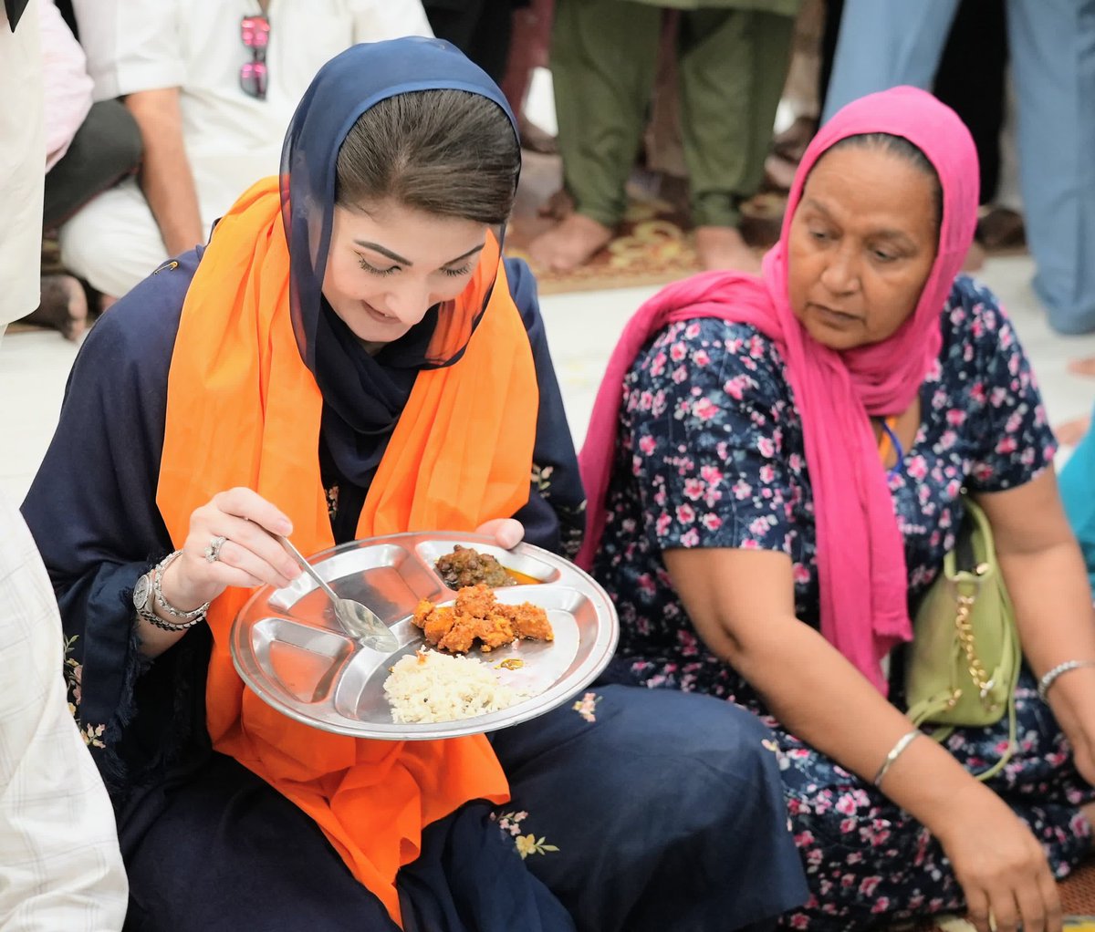 Baisakhi Mela in Kartarpur

The Chief Minister, @MaryamNSharif, joined pilgrims at the Sikh Langar Hall for a meal.