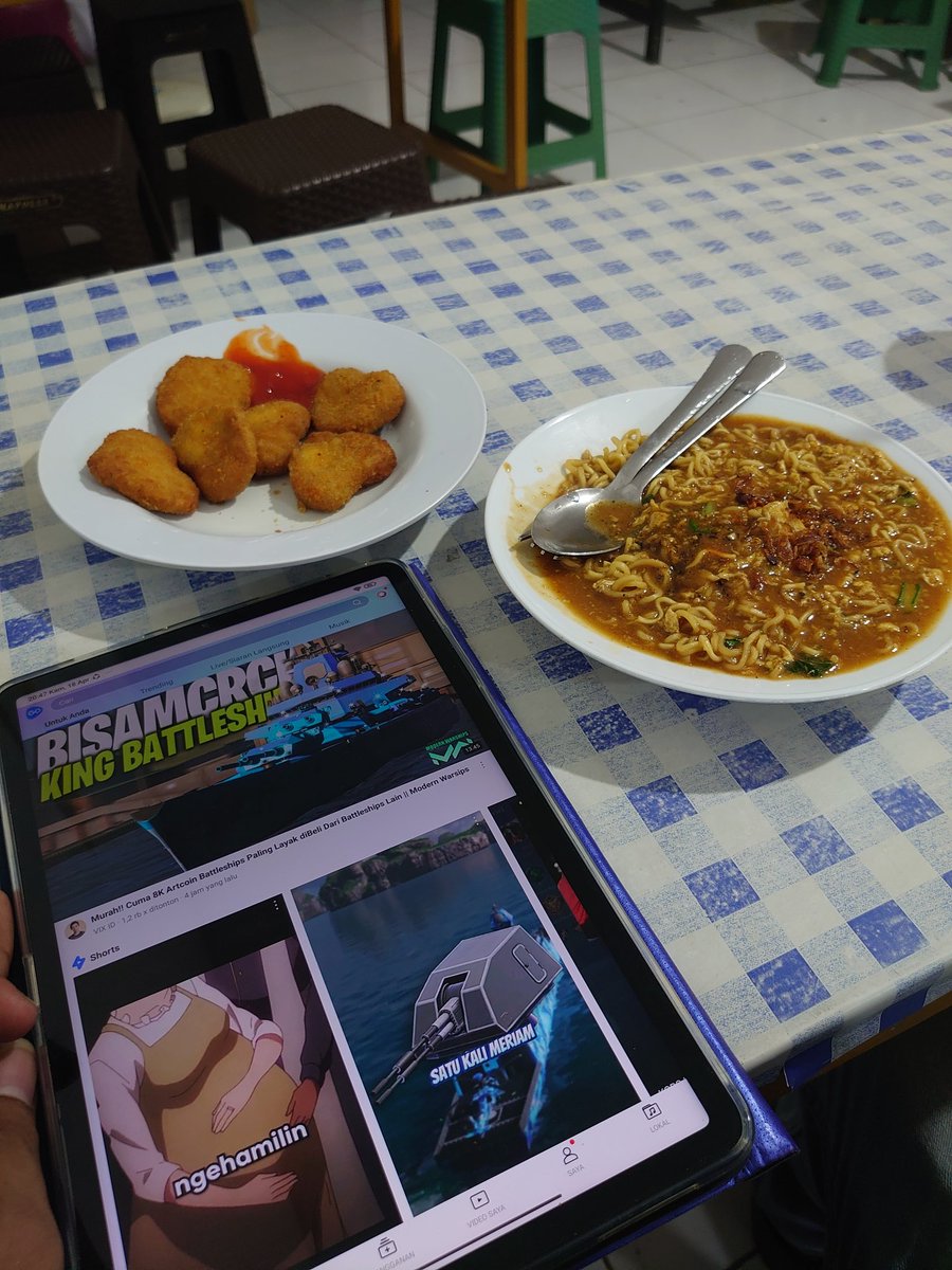 Mr_B_2155's tweet photo. Abis ujan emang enak makan yang anget2 dan pedes...langsung berkeringat.. https://t.co/zS9wGAMf8M