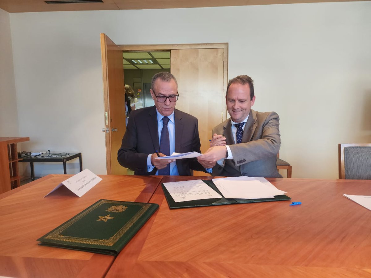 Dans le cadre du renforcement de la coopération Marocco-Espagnole, Pr Bouchta El Moumni, Président de l'Université Abdelmalek Essaâdi, a participé à la cérémonie de signatures de 6 conventions avec 5 universités espagnoles.