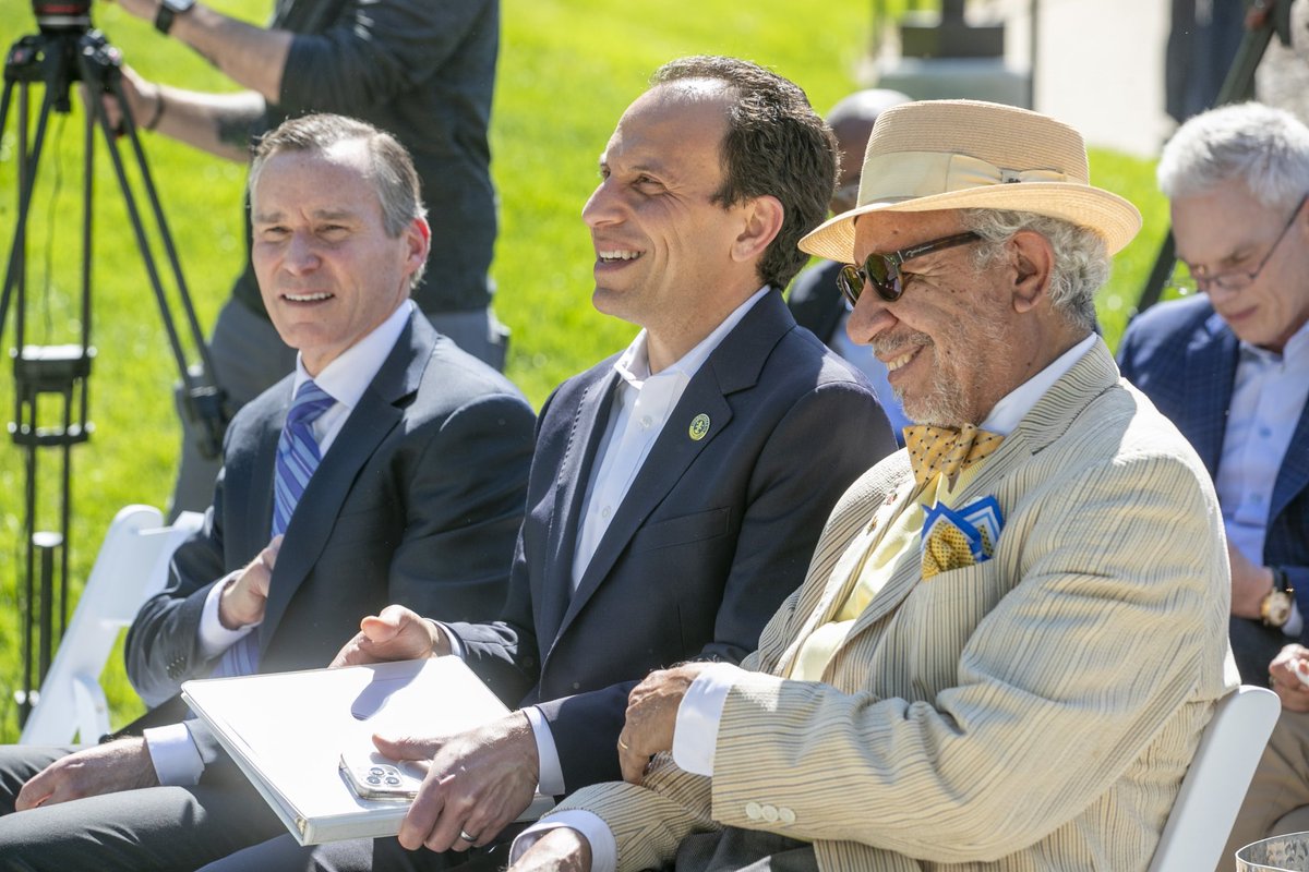 LouisvilleMayor's tweet photo. David Jones left an enduring mark on Louisville, playing a pivotal role in shaping the Parklands of Floyds Fork and Waterfront Park. His legacy lives on through his lasting impact in the thriving community he cherished. https://t.co/JxS0bVIZMb
