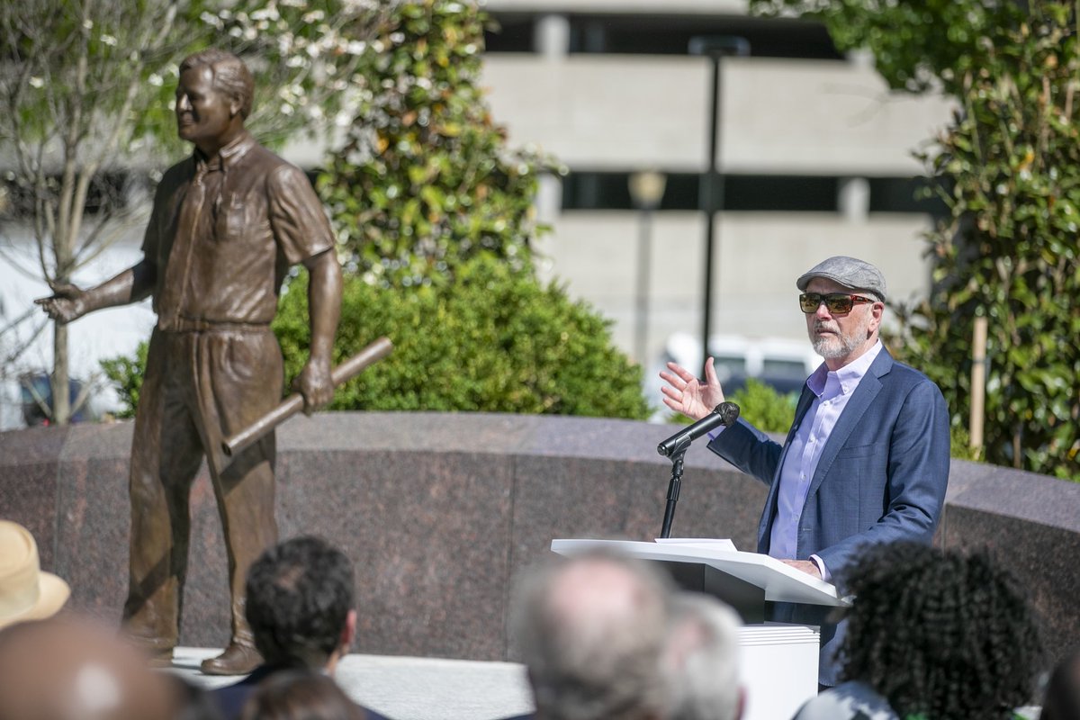LouisvilleMayor's tweet photo. David Jones left an enduring mark on Louisville, playing a pivotal role in shaping the Parklands of Floyds Fork and Waterfront Park. His legacy lives on through his lasting impact in the thriving community he cherished. https://t.co/JxS0bVIZMb