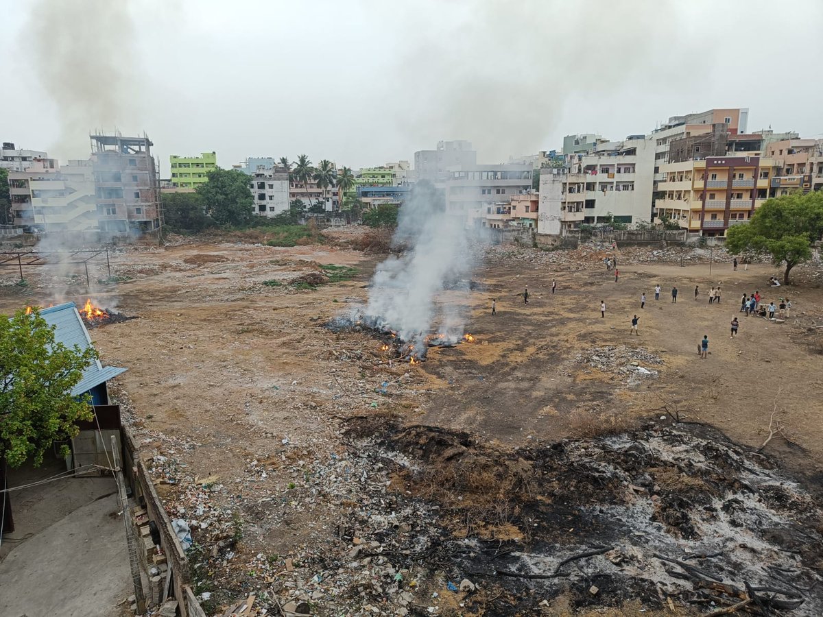 udayarumilli's tweet photo. @revanth_anumula Anna
Moosapet metro station area choked by constant trash burning! Weeks of smoke causing problems for children &amp; elderly. GHMC ignores complaints. Urgent action needed!
#CleanAir #GHMC #Hyderabad #Telangana
@CommissionrGHMC
@GHMCOnline
@TelanganaCMO https://t.co/QKzISQLUrk