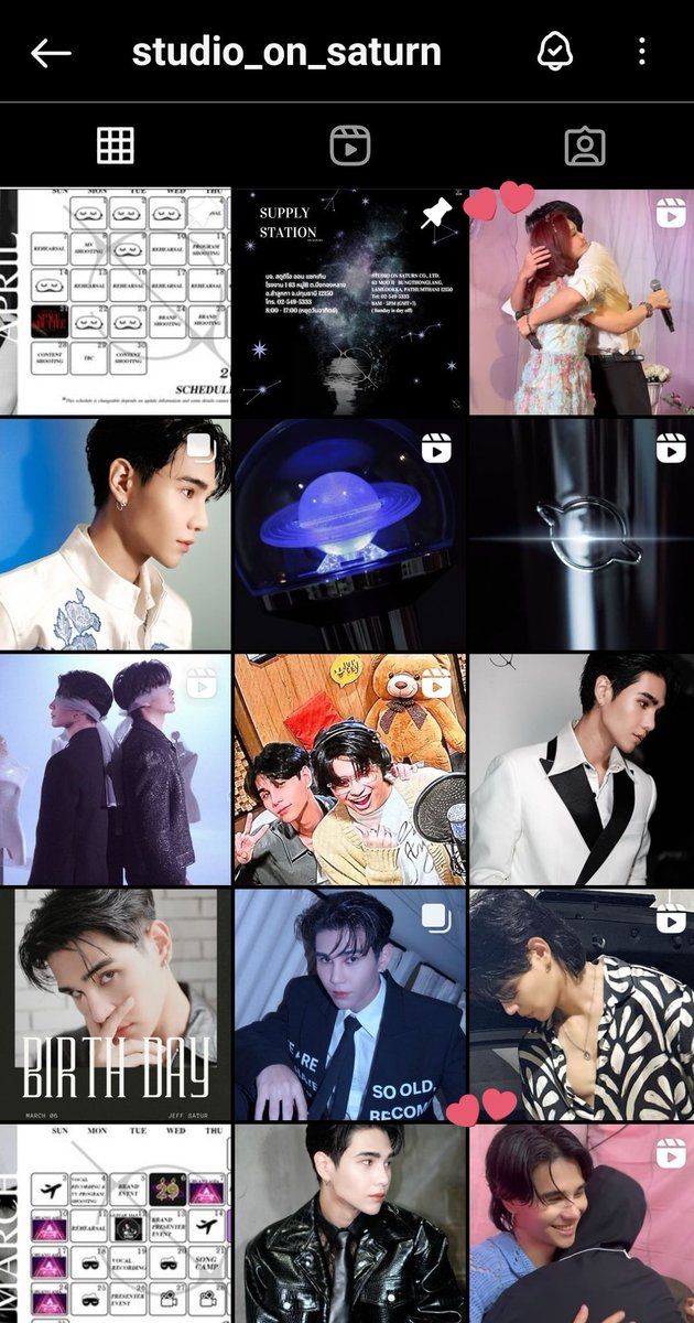 Maybe it's a coincidence but both saturn reports where Codey and Khun Mae with him has same background colors. And on both covers he hugs Codey and his mom🥹 this is so beautiful and meaningful detail🩷
#JeffBarcode
#JeffSatur #barcodetin