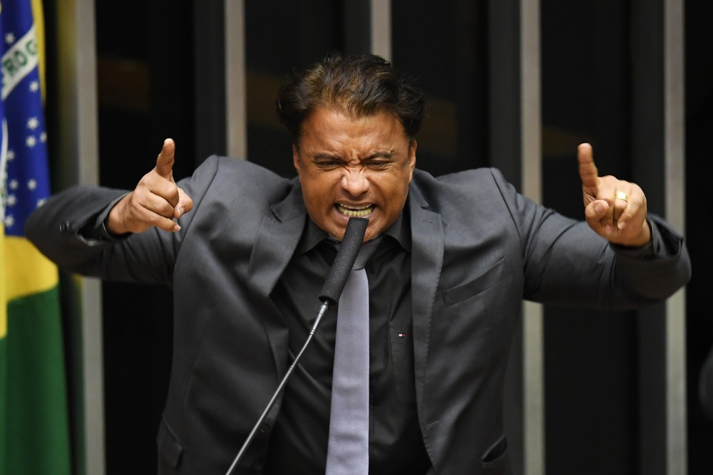 Mais um cidadão de bem, patriota e conservador PRESO. Esse aí é o ex-deputado Wladimir Costa, mais conhecido no submundo do crime pela alcunha de Vlad 'o terrível'. Precisa falar que ele é bolsonarista?
