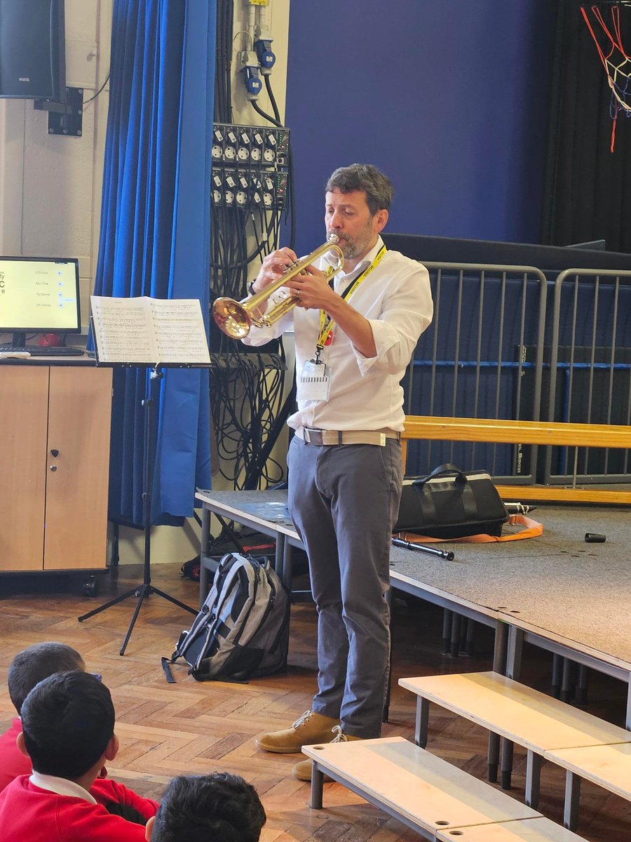 ✨A fun music assembly today! Mr Kingscott from the B&D community music service demonstrated a range of instruments to inspire us. A lot of our pupils expressed their interest in learning an instrument. 🎵🎷 #juniorschool #music #assembly #instrument #LBBD #motivation #MJS