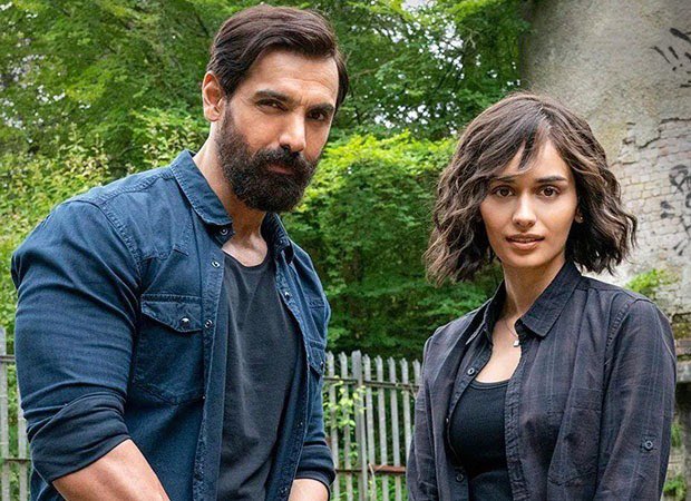 #Teheran is looking 👌 🔥 
#JohnAbraham #ManushiChillar