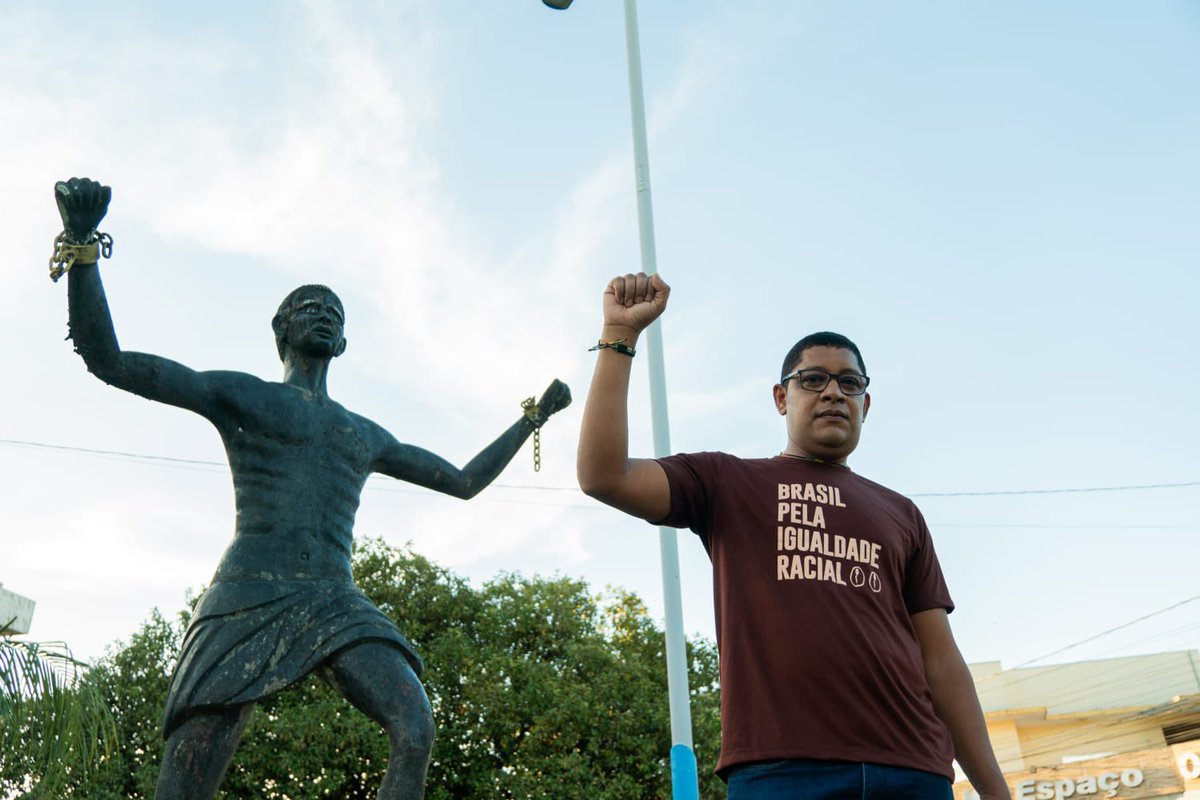 Inaceitáveis os ataques racistas e ameaças sofridas pelo professor Luiz Fernando de França, da Universidade Federal do Oeste do Pará (UFOPA), na porta de casa, no Bairro Floresta, em Santarém. Luiz estava acompanhado pelos seus filhos quando um vizinho o atacou com agressões…