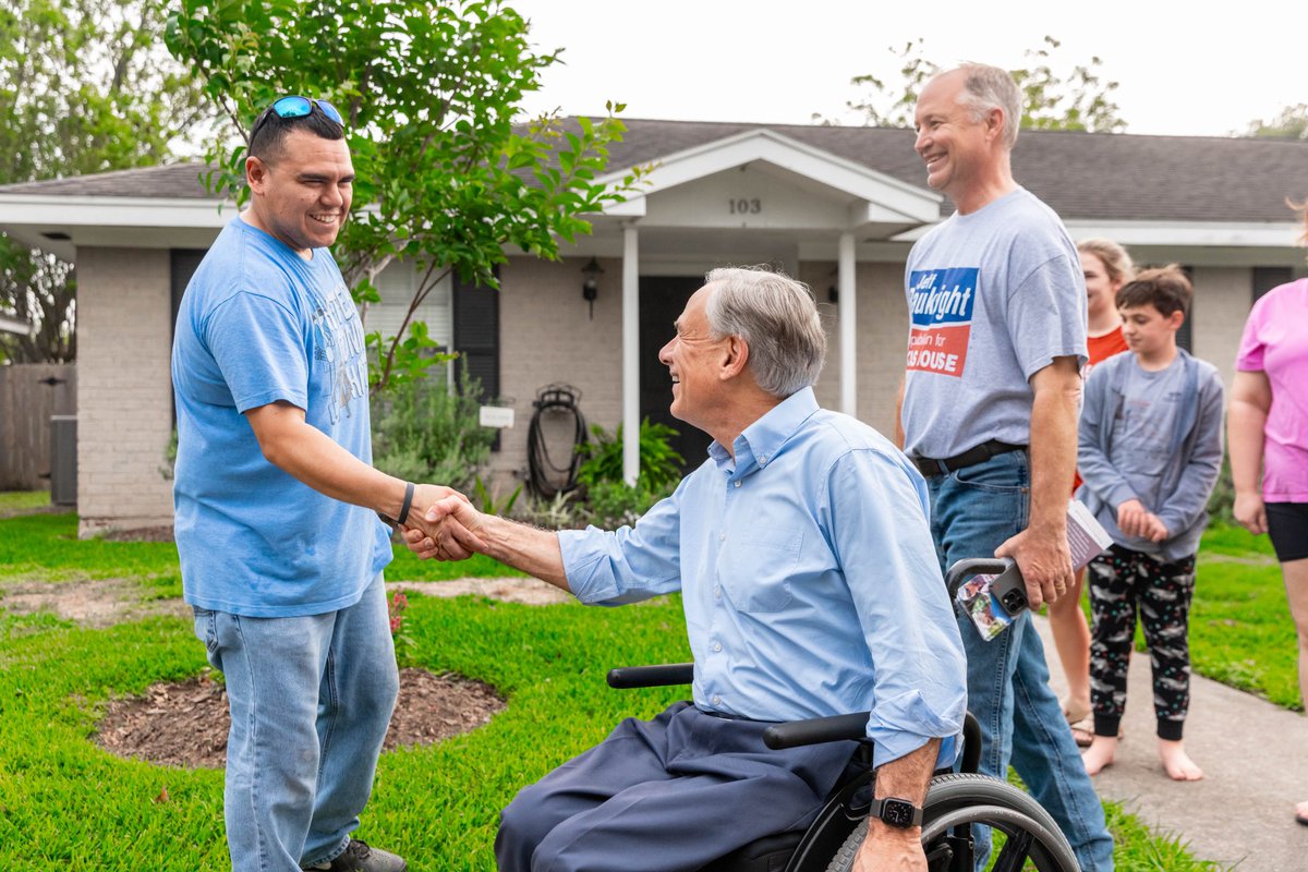 Great to be out in Victoria to support @VoteBauknight! I know Jeff will help me defend against President Biden’s border crisis and expand school choice for all Texas families. Make sure you get out and vote for Jeff Bauknight for HD 30 in the upcoming May runoff election.