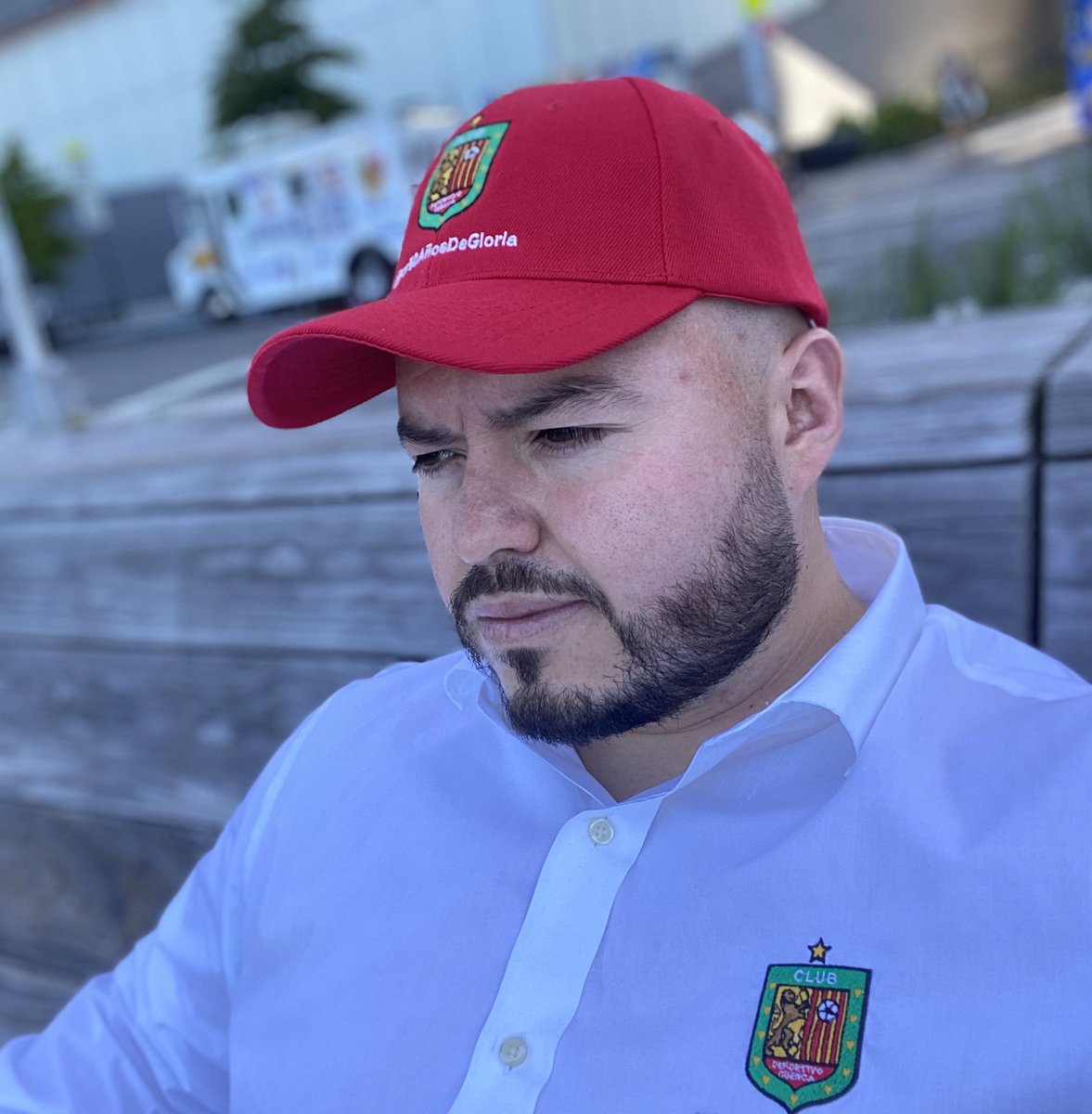 Como hincha comparto la misma molestia y frustración de todos los hinchas. 

Pero a mi si me afecta un poquito más, por que me toca ver de lejos como ese lindo proyecto que GANAMOS se está cayendo a pedazos.