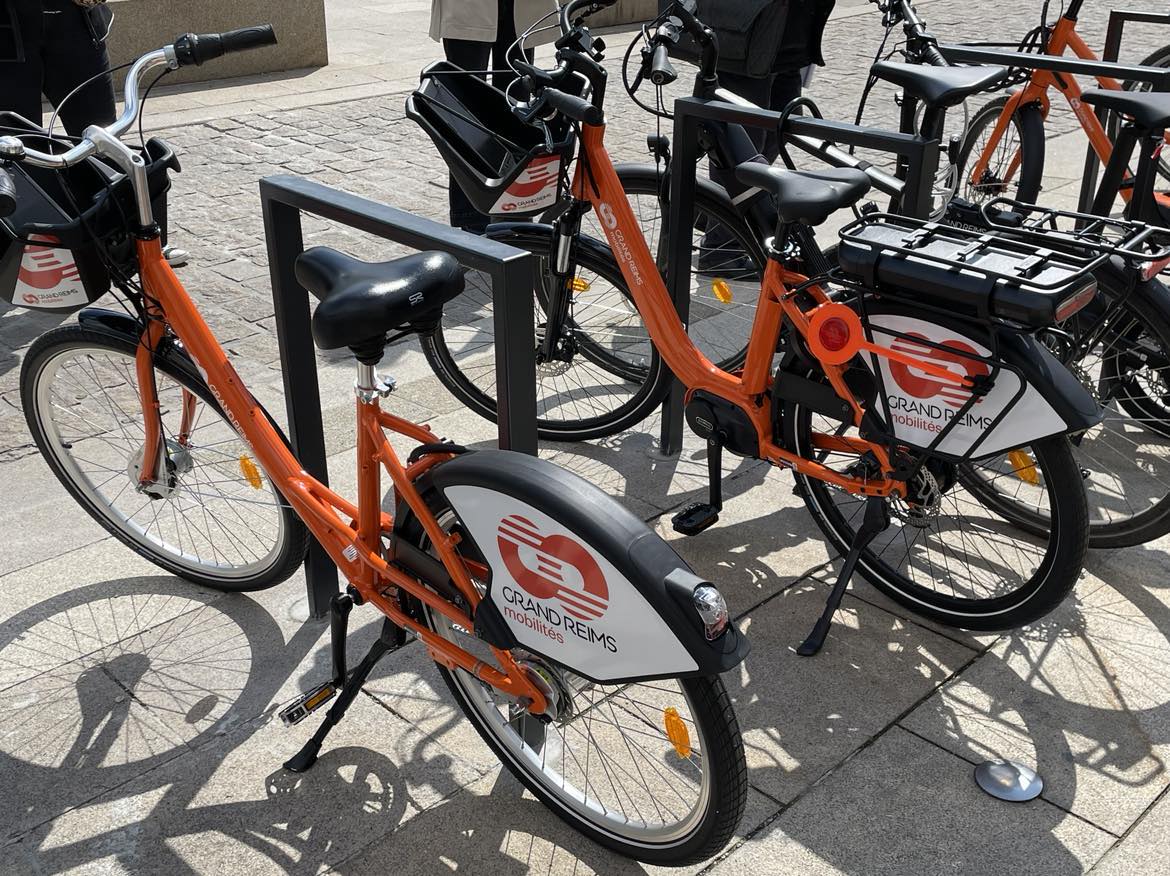 REPORTAGE
Inauguration de la Maison des mobilités de <a href="/GrandReims/">Grand Reims</a>_Mob. Rendez-vous désormais au 28A Bd Joffre sur le parvis de la gare centre. Avec à venir une nouvelle offre de location longue durée de 800 vélos sur le territoire de la communauté urbaine du @GrandReims.