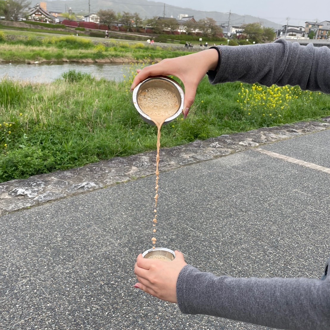 【新歓イベント第2回】
最近の黄砂や花粉の酷さはムンバイを彷彿とさせますね🇮🇳

前回好評だったので、27日もチャイ会をやります🫖
前回来たかったけど予定が合わなかった...という方は是非に‼️
他大も新入生以外もﾜﾅｯｶﾑ🙏

【場所】鴨川デルタ（詳しくはDMにて）
【時間】4/27(土)大体 15:00-