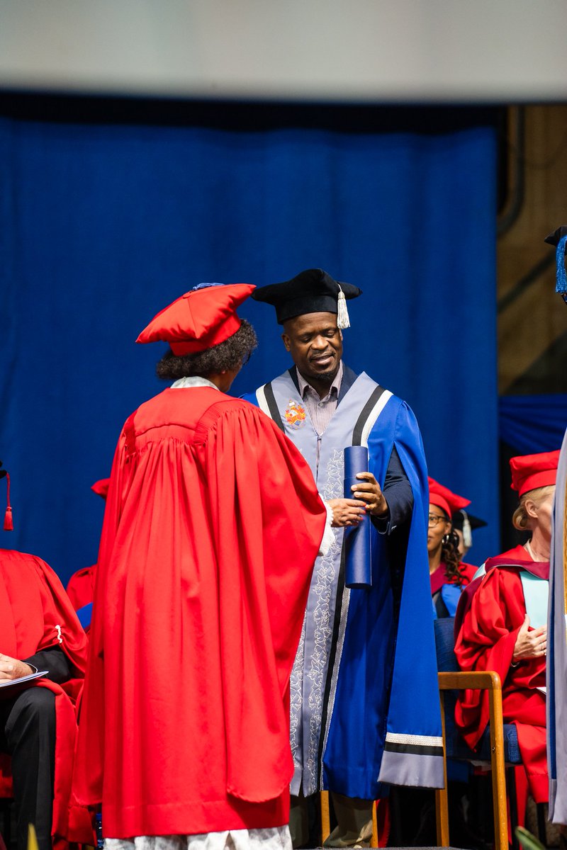 @UPTuks Chancellor’s Medal awarded to Nonkululeko Gobodo, SA’s first black woman chartered accountant at this year’s GIBS autumn graduation. Read more about her journey and inspiring message to all graduates: >> gibs.co.za/news/up-chance…