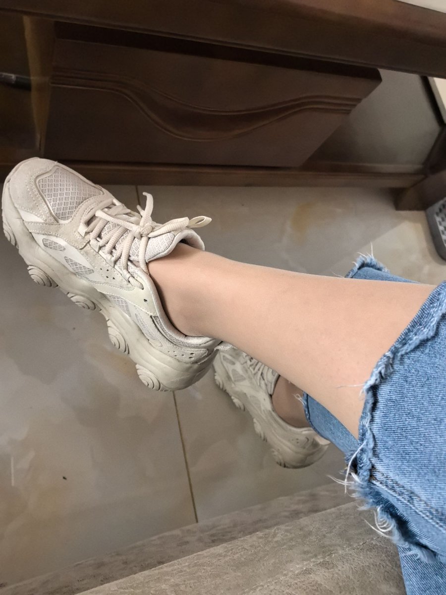 0514地区，推友投稿，爱穿裤里丝的老婆，每天勾引公司男同事，纯分享，喜欢的欢迎点赞转发！ https://t.co/S8U6HOHAgU