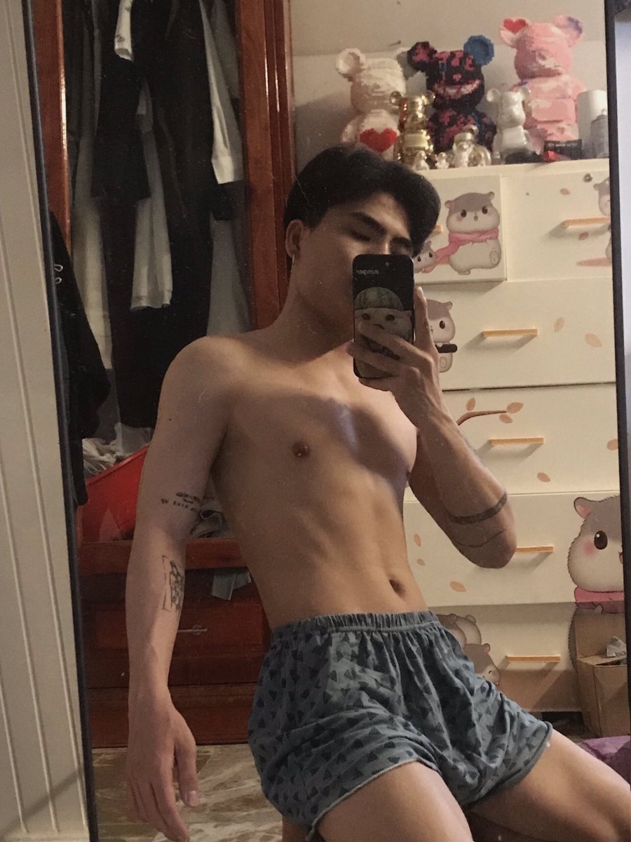 18/4 ngày Quốc Tế gửi ảnh Nude  
cùng gửi ảnh Nude dưới post nàyyy nàooo 
Tấm hình zăm nhất được nhiều tim nhất anh sẽ gửi nude không che tấm phía dưới nha 👌🏻😜