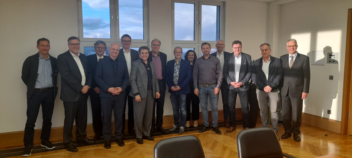 Wir freuen uns sehr über die zukünftige Unterstützung  unseres Fördervereins bei unseren Projekten! Am vergangenen Montag wurde der "Verein der Freunde und Förderer des Jenaer Schumpeter-Zentrums zur Erforschung des sozialen und ökonomischen Wandels (JSEC)" gegründet.