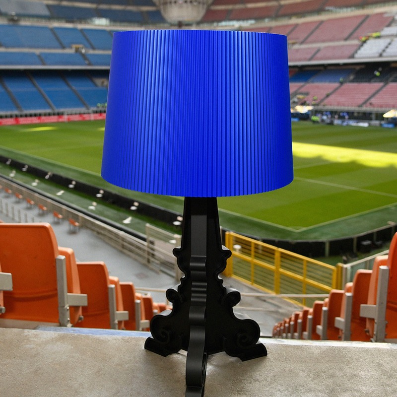 Inter's tweet photo. Kartell e Inter si incontrano per dare vita ad un mix perfetto tra gusto classico della tradizione e innovazione tecnologica ✨
Scopri ora l’iconica lampada Bourgie in veste nerazzurra ⚫🔵
#IMDesign #MDW24