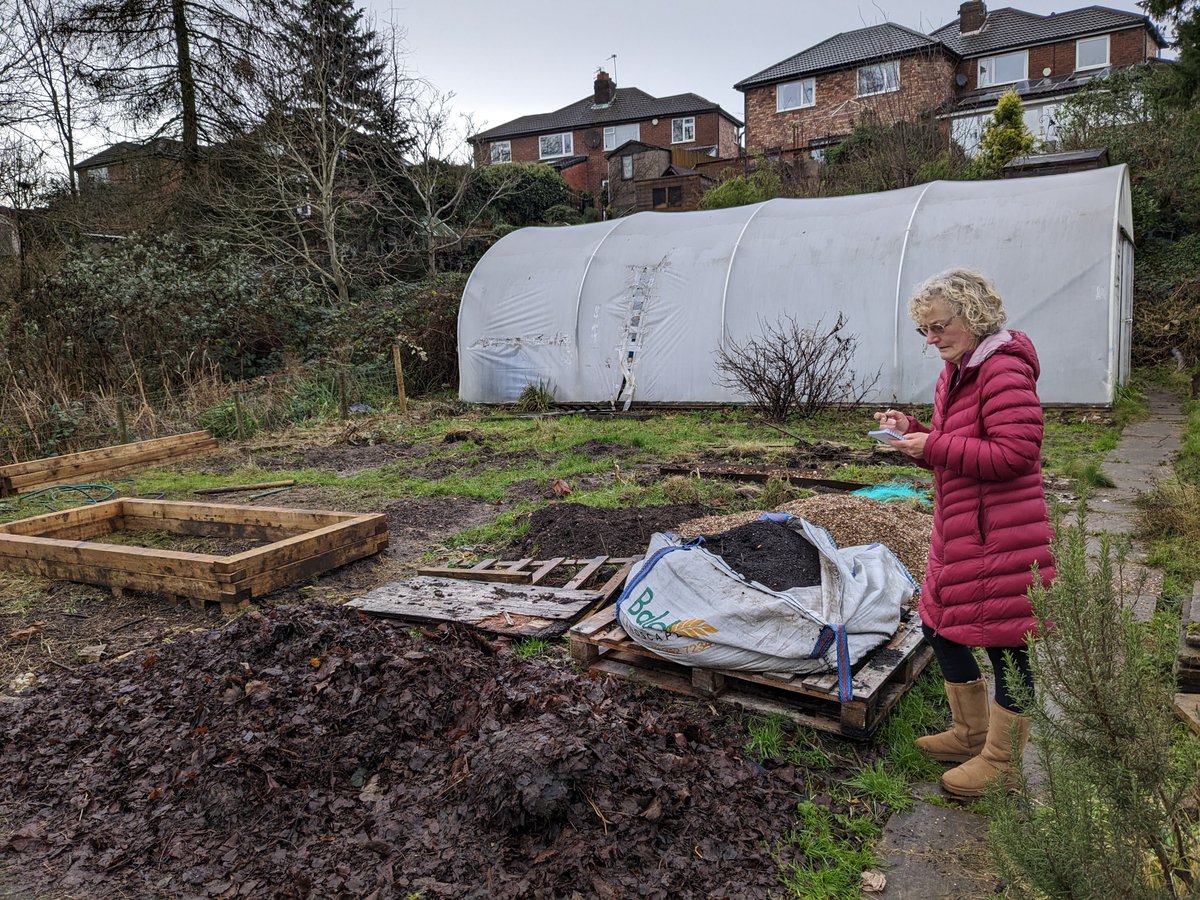 Blooming brilliant! We're thrilled to support Bradley Folds Allotment in Didsbury with our #StrongerCommunitiesFund to make their community garden accessible for all green-fingered locals. Discover our latest grants here 👉 welovemcrcharity.org/post/grants-ma…