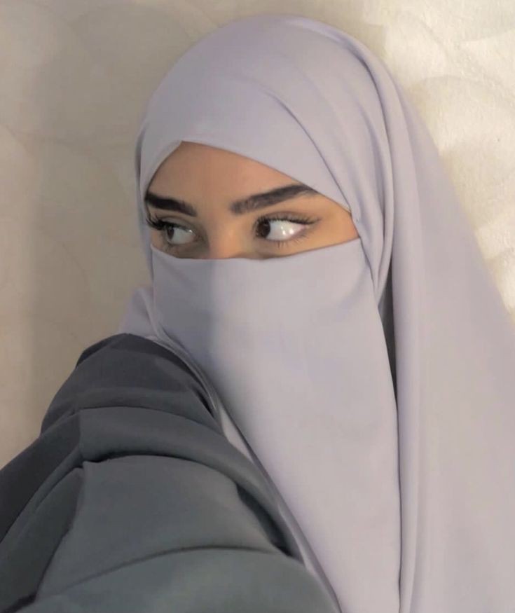 -أنتِ مثيرة للشفقة! 
=مافي مشكلة المهم إني مثيرة🤤❤️