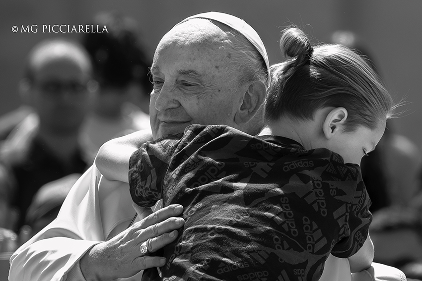 © Maria Grazia Picciarella
#PopeFrancis during  his weekly #GeneralAudience,   St. Peter's square at the #Vatican, 17 April 2024.

#Pope #PapaFrancesco #PapaFrancisco #PapeFrancois #PapstFranziskus #ПапаРимскийФранциск