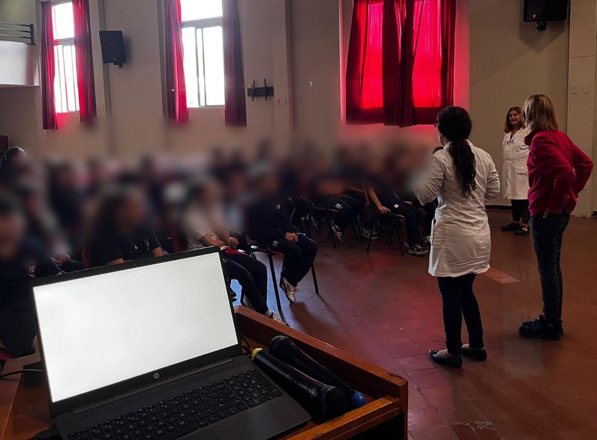 Programa #DespertandoVocaciónCientífica: En #2024 continuamos con charlas de científicas uruguayas en escuelas y colegios de todo #Uruguay. @ledaSB estuvo con alumnos y docentes de 5o. Año en el Colegio San José de la Providencia (Montevideo) ¡¡Muchas gracias por sumarse con…