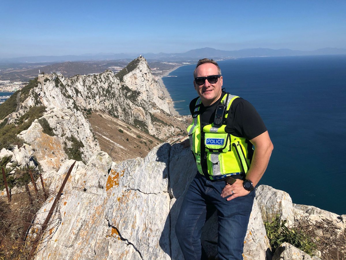 #BrothersinArms It was back in 1998 when Simon Debono decided to join the RGP. A year later, his younger brother Tony signed up – following in his big brother’s footsteps. They've now clocked up more than 51 years of service between them. Info: tinyurl.com/4sj8xr2p #Gibraltar