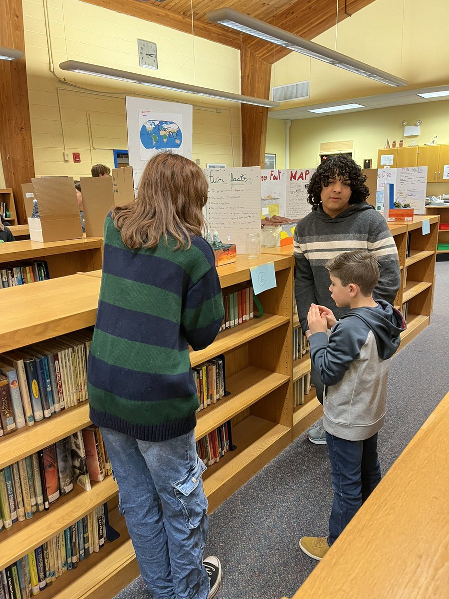 jill_agin's tweet image. Museum Day! Students teach students- #NeetaScience