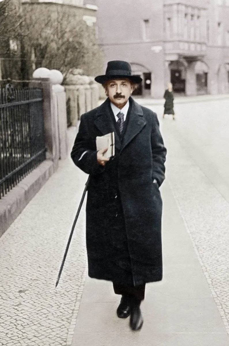 Albert Einstein est mort le 18 avril 1955, d’une rupture d’anévrisme, il y a donc 69 ans. Juste avant d’expirer, il prononça quelques phrases en allemand, mais l’infirmière de garde cette nuit-là à l’hôpital de Princeton ne parlait pas cette langue : elle ne put donc, hélas, ni…