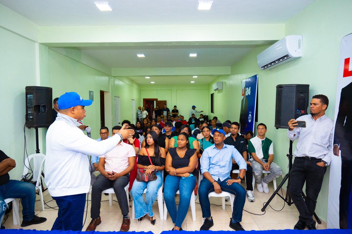 JSocialDO's tweet photo. Ayer fue un día significativo. 

Hemos conformado y juramentado al equipo de la Juventud Universitaria de #JusticiaSocial en la provincia de Santiago.

#JSIndetenible 
#Vota34 https://t.co/77VTXbH9CE