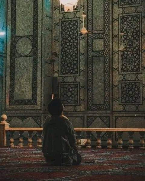 وإن تَعفُ عنّي فَذَا يَوم عيد!